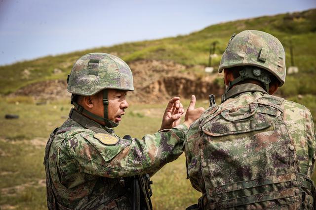 （二十大代表风采·图文互动）孙金龙：当好基层带兵人