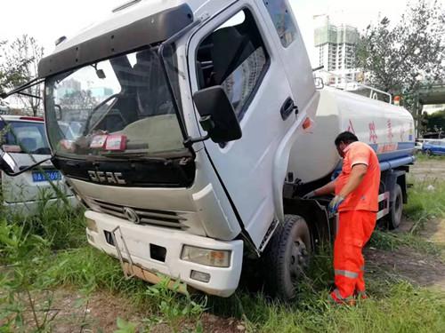 黑加油车伪装成洒水车上路，江汉警方深挖查获9辆黑加油车