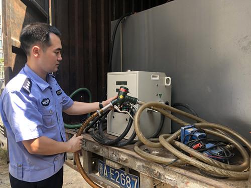 黑加油车伪装成洒水车上路，江汉警方深挖查获9辆黑加油车