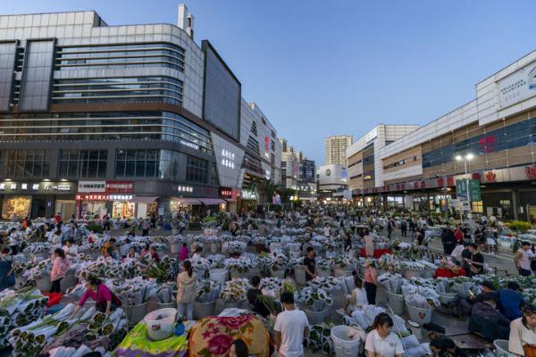 中国多地旅游业加快复苏回暖