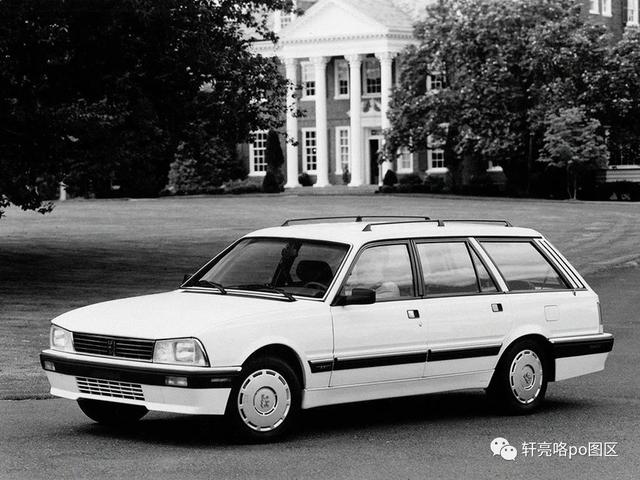 「海外路边摄」美规版的标致Peugeot 505 & 道奇公羊RAM Van