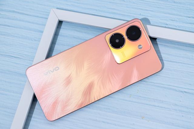 vivo Y78评测：超长续航高颜值千元新品，支持200%澎湃音量