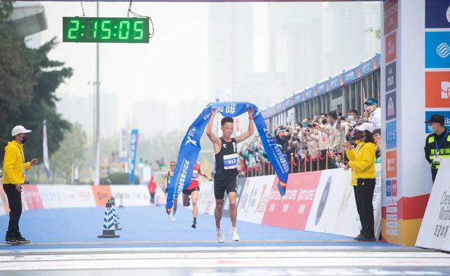 2:15:06！管油胜获男子组冠军 2023成都马拉松成功举办