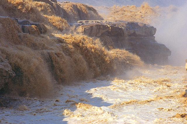 黄河高出地面10米，“地上悬河”岌岌可危，为何不挖走堆积泥沙？