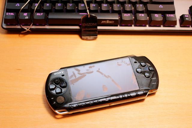 靓仔，你还记得当年的出街必备吗？CD随身听、数码相机、PSP