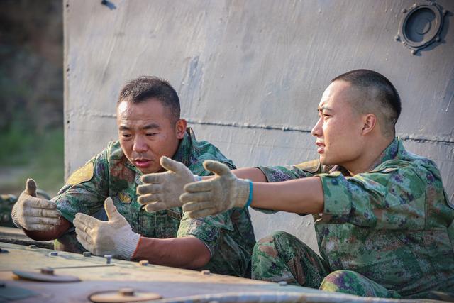 （二十大代表风采·图文互动）孙金龙：当好基层带兵人