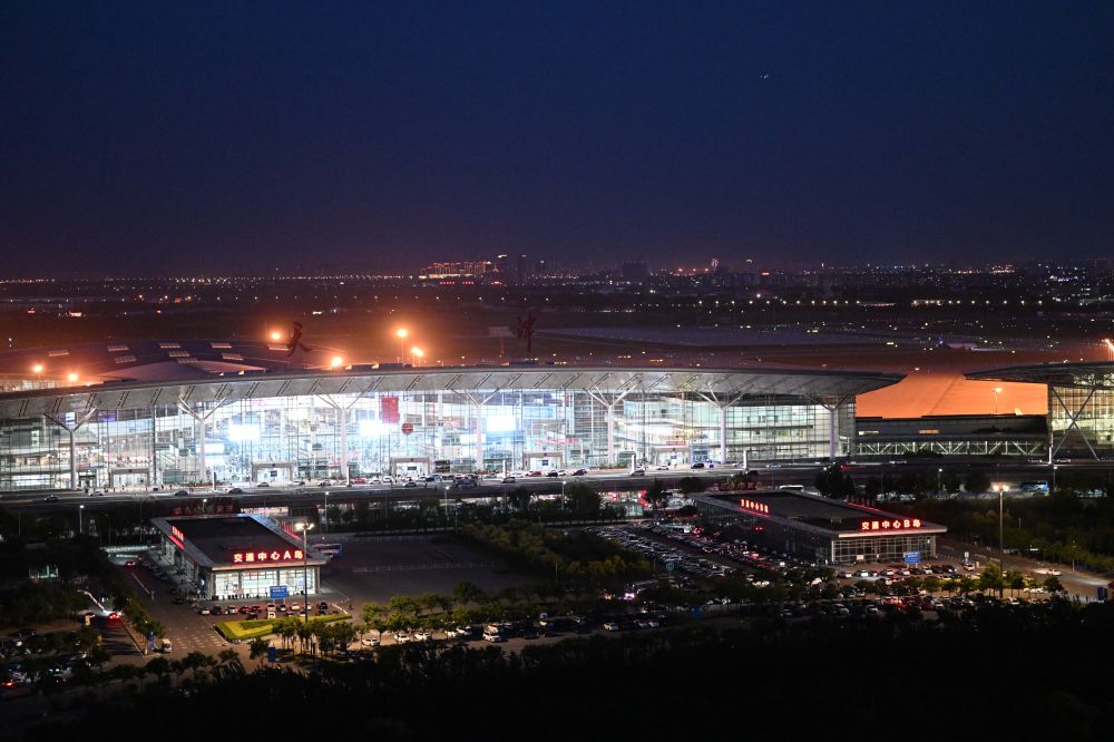 夜空中，一条航线见证复苏新前景