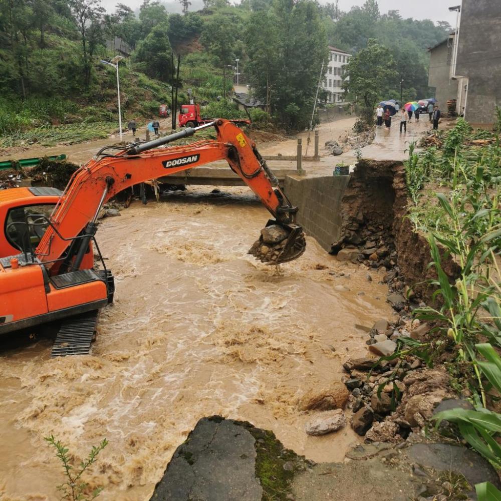 新华全媒+｜新一轮暴雨来袭  多地加强防汛抢险救灾