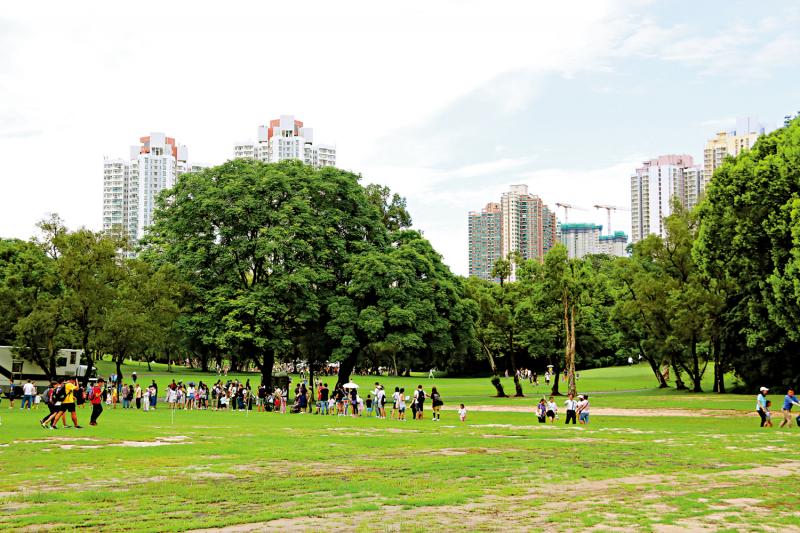 甯汉豪：高球场建屋不轻言放弃