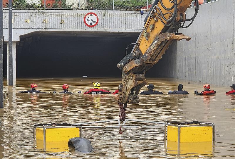 韩国持续暴雨已致33人死亡 10人失踪