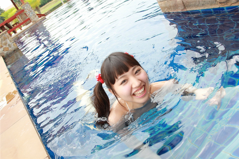 日本比基尼少女高岡未來可爱素颜写真