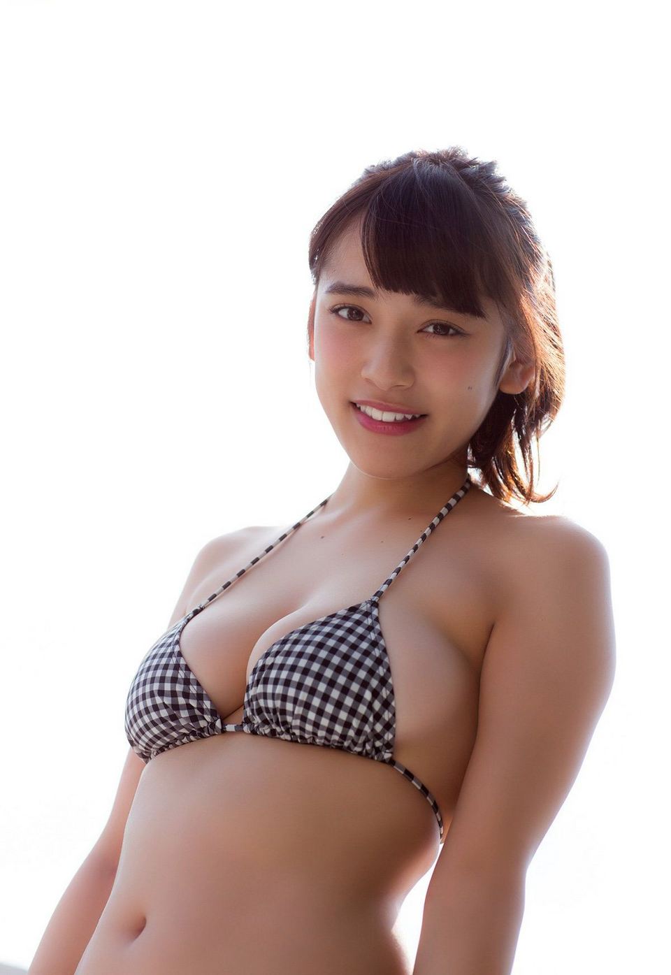 日本美女都丸纱也华诱人比基尼爆乳写真