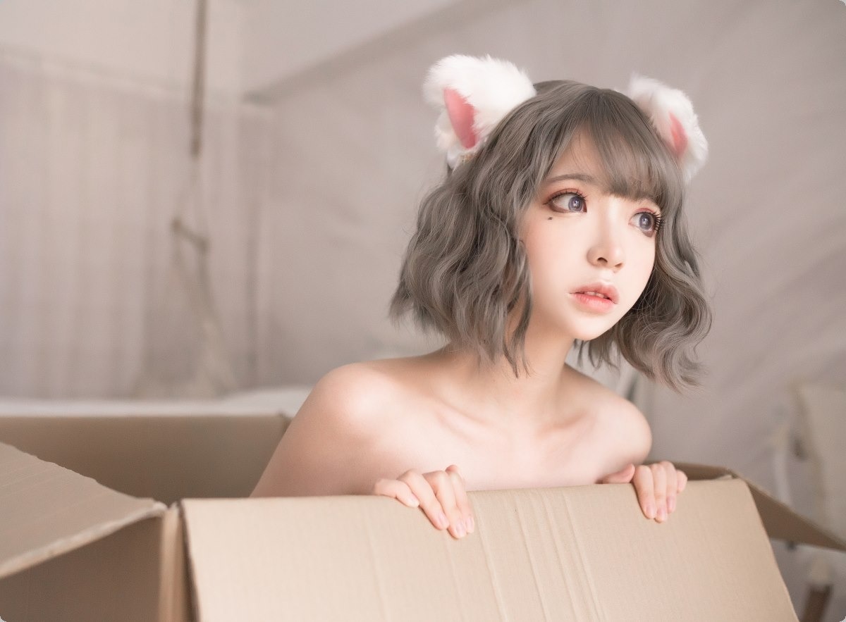 清纯女孩演绎cosplay疯猫