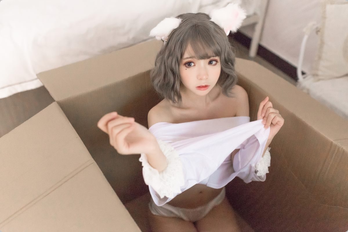 清纯女孩演绎cosplay疯猫