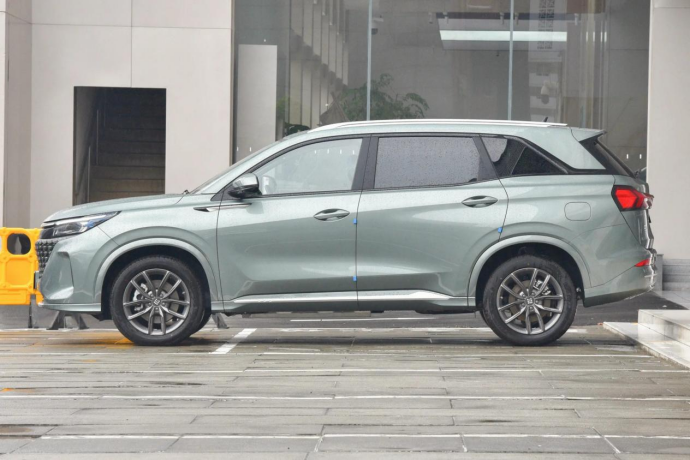 10万起能买的大7座新能源SUV，蓝电E5不比博越L香吗？