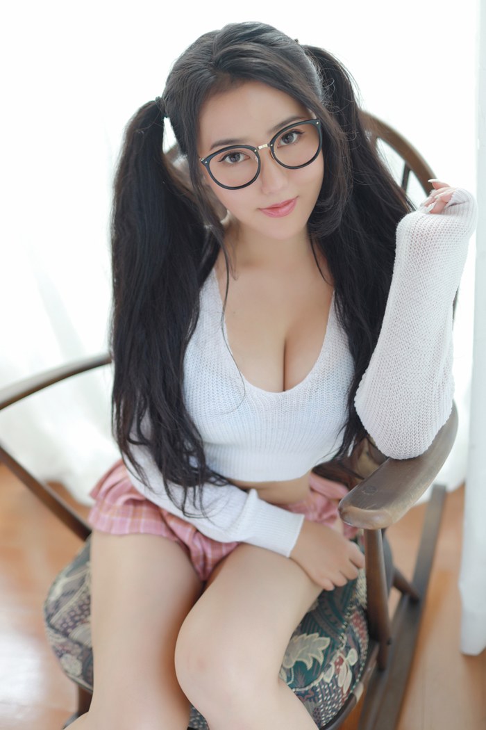 巨乳女神玛鲁娜性感翘臀依然诱惑