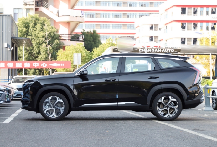 蓝电E5这款插混中型SUV，居然怎么便宜，能甩博越L“几条街”吗？