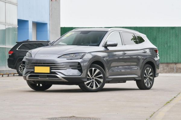 中型SUV“对抗”紧凑型SUV，最近爆火蓝电E5让宋PLUS DM-i黯然失色？