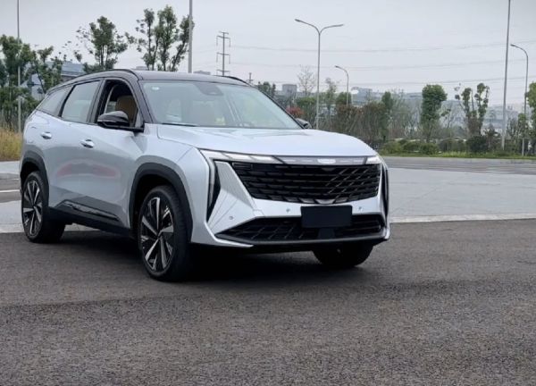 9.98万就能入手的黑马插混SUV：蓝电E5对比博越L，真的是超划算！