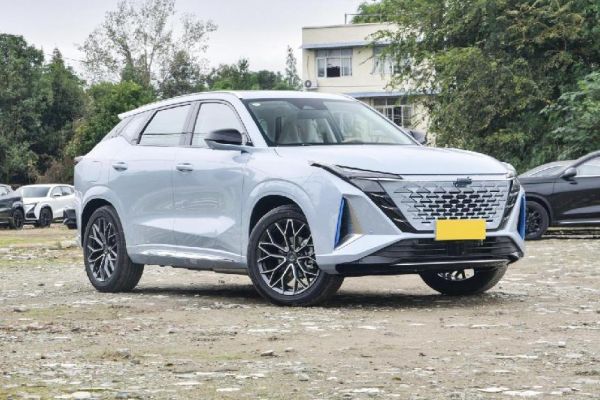 同样是插混SUV：蓝电E5定位中型才9.98万起，欧尚Z6 iDD拿什么比？