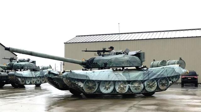 汽车装上125毫米主炮！悍马变山寨版“T-72”